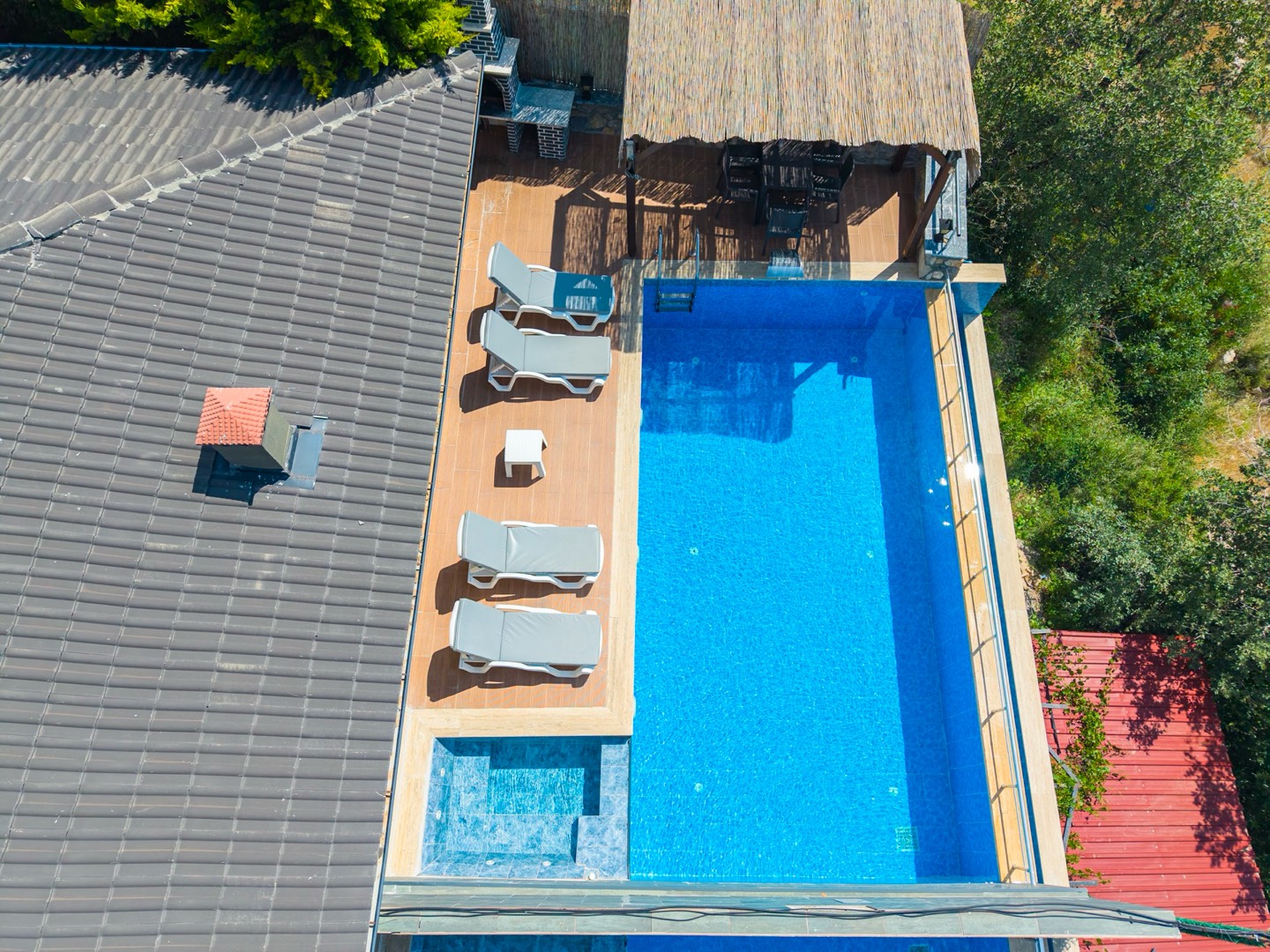 Muğla Yakaköy'de Doğa ile İç İçe, Özel Havuzlu, 3+1 Taş Villa