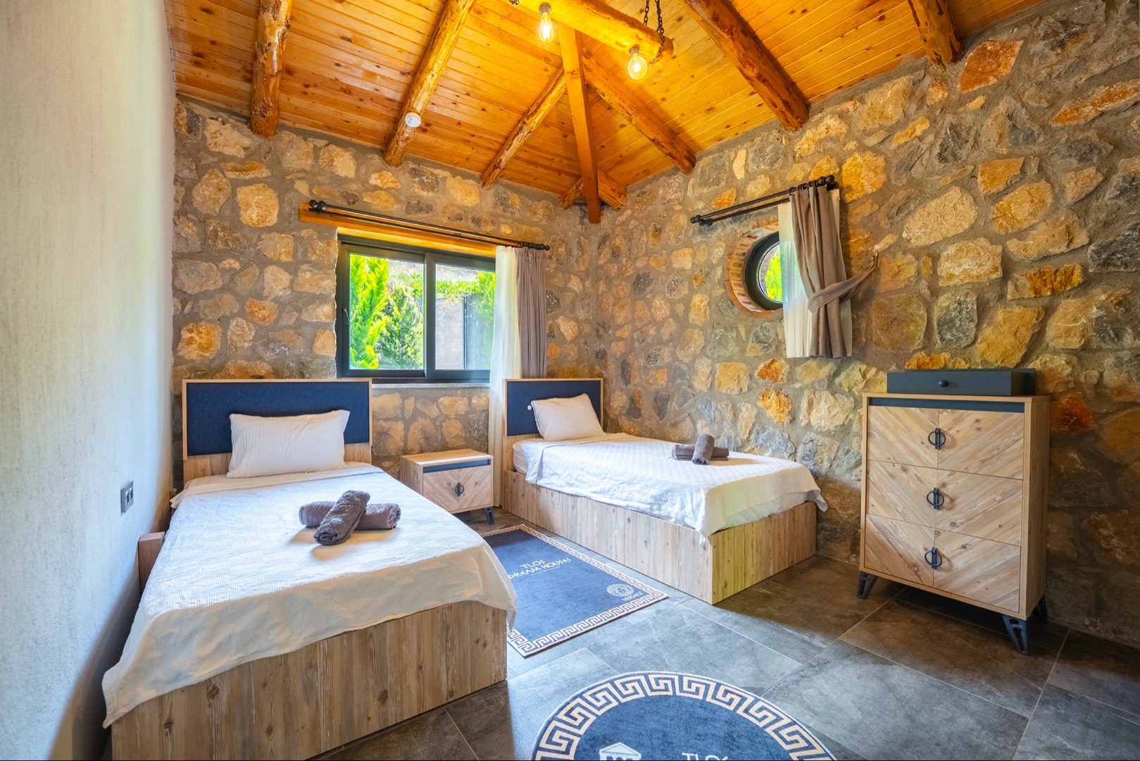 Muğla Yakaköy'de Doğa ile İç İçe, Özel Havuzlu, 3+1 Taş Villa