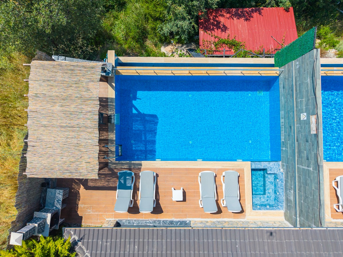 Muğla Yakaköy'de Doğa ile İç İçe, Özel Havuzlu, 3+1 Taş Villa