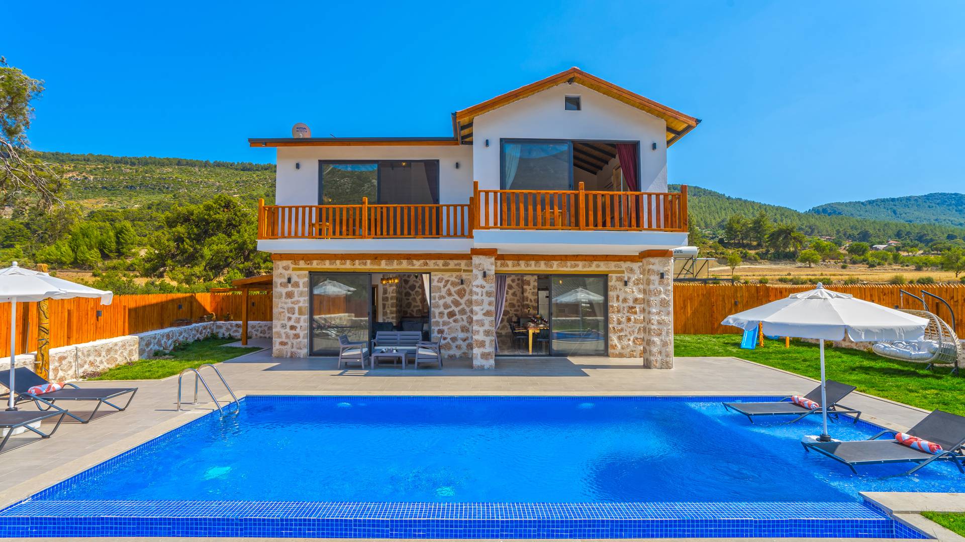 Kaş Hacıoğlan'da Geniş Bahçe İçerisinde, Özel Havuzlu, Lüks Taş Villa 45738