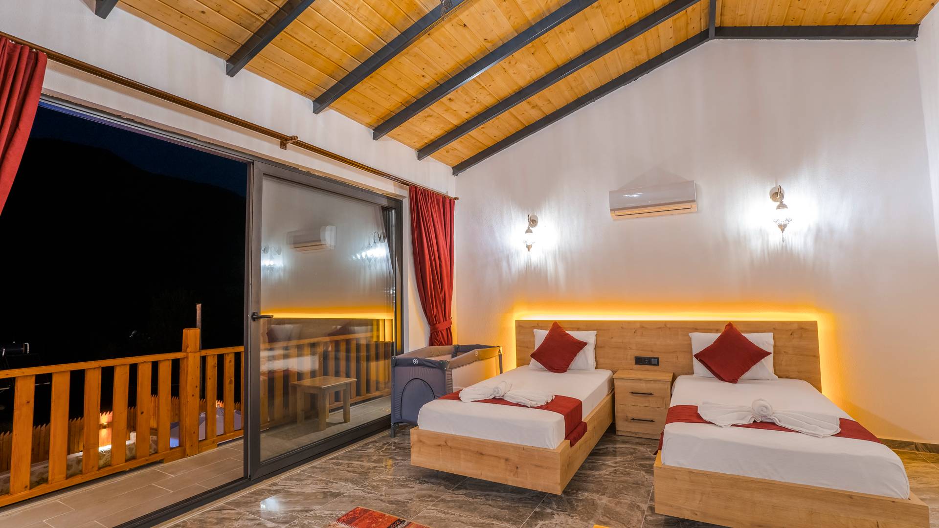 Kaş Hacıoğlan'da Geniş Bahçe İçerisinde, Özel Havuzlu, Lüks Taş Villa