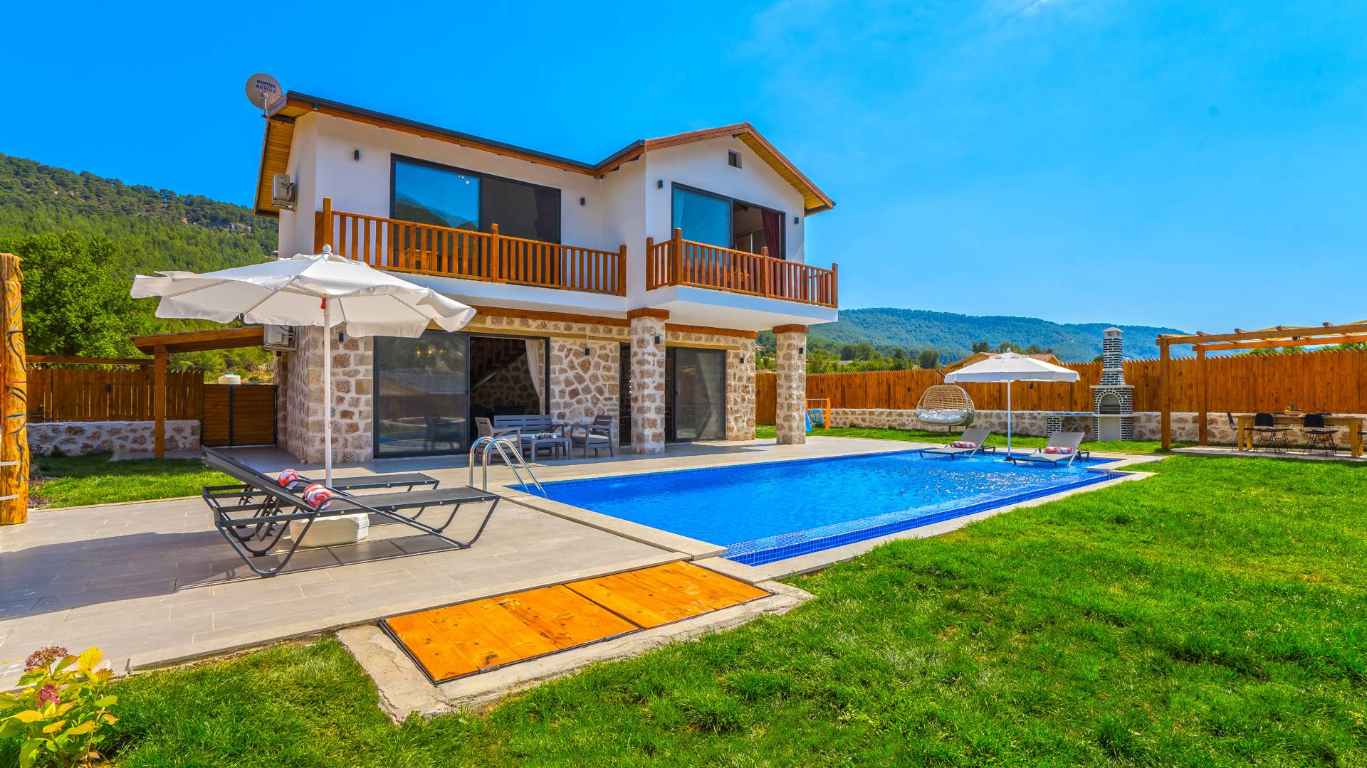 Kaş Hacıoğlan'da Geniş Bahçe İçerisinde, Özel Havuzlu, Lüks Taş Villa 45738 — 2