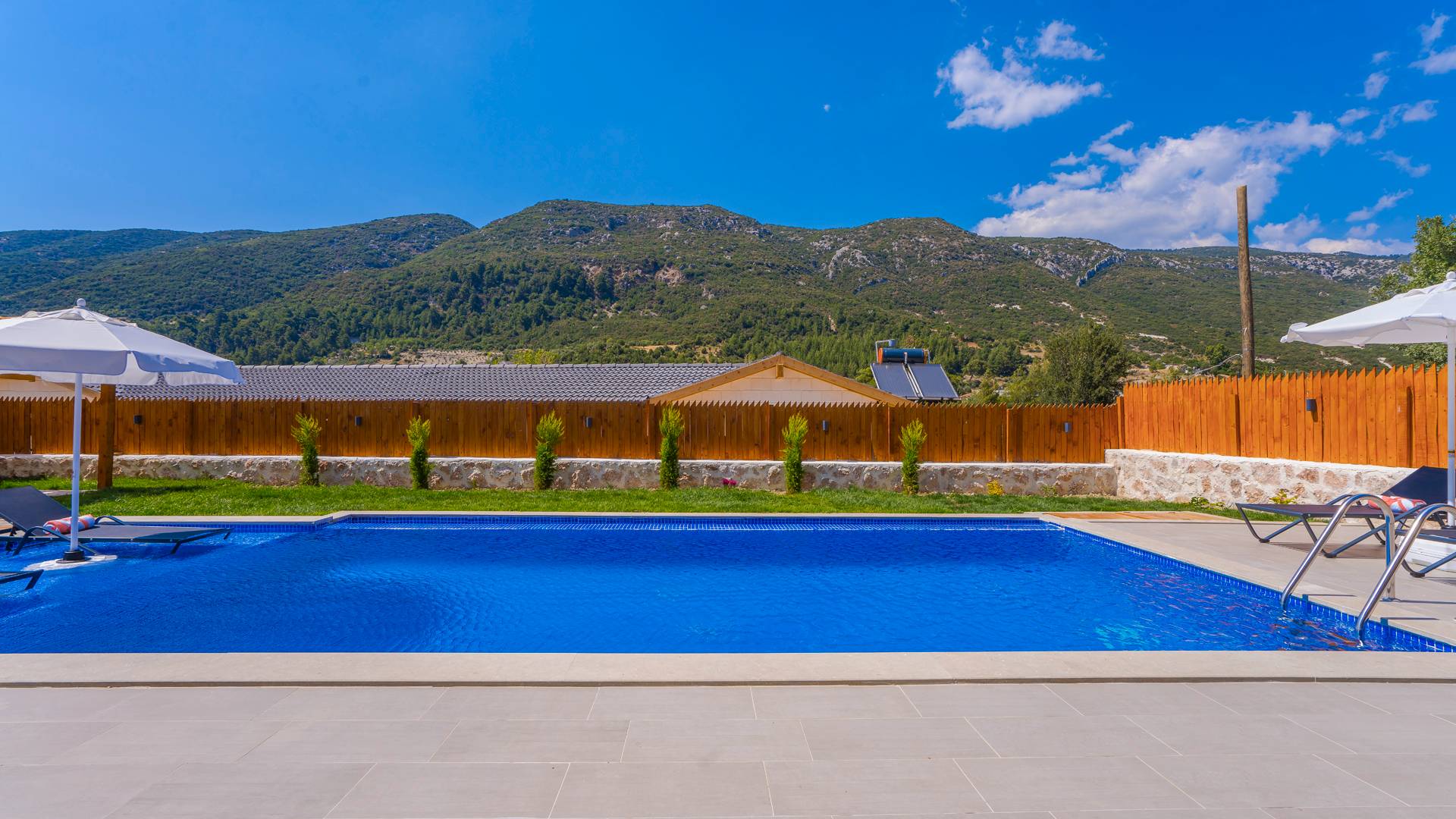 Kaş Hacıoğlan'da Geniş Bahçe İçerisinde, Özel Havuzlu, Lüks Taş Villa 45738 — 4