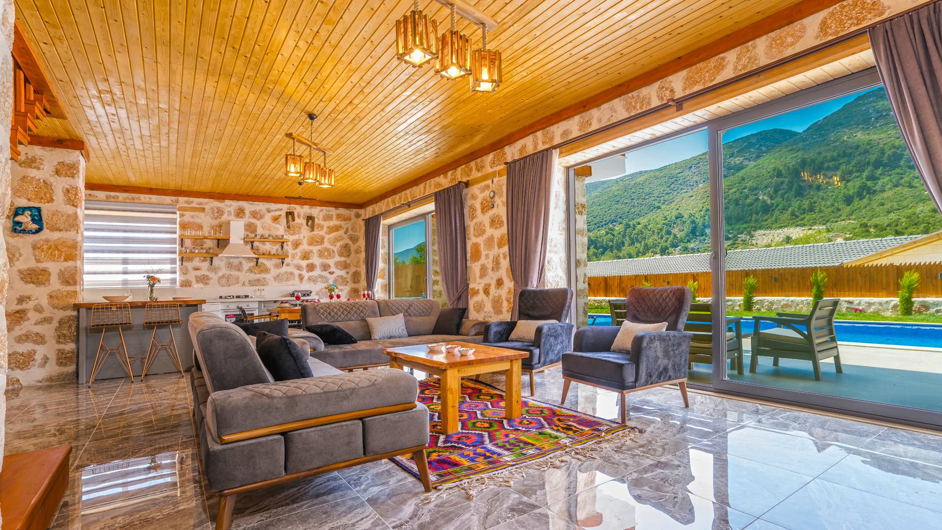 Kaş Hacıoğlan'da Geniş Bahçe İçerisinde, Özel Havuzlu, Lüks Taş Villa