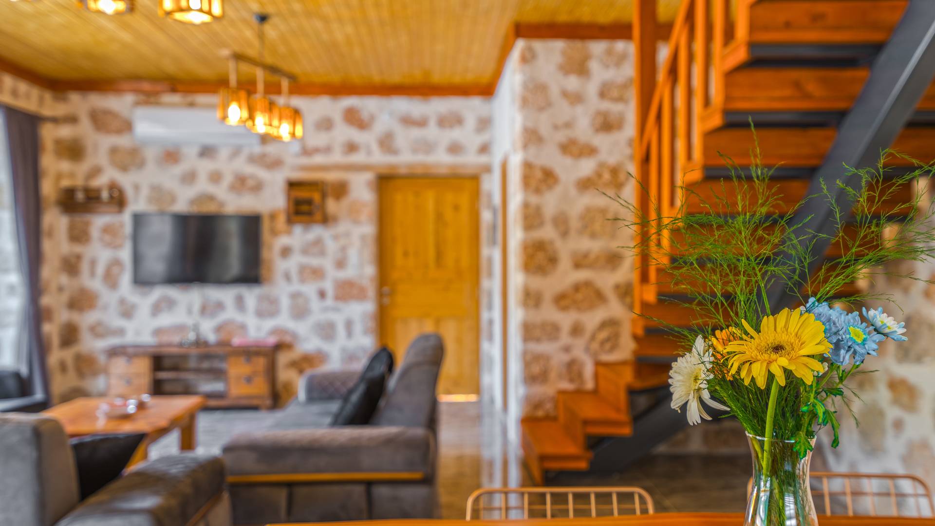 Kaş Hacıoğlan'da Geniş Bahçe İçerisinde, Özel Havuzlu, Lüks Taş Villa