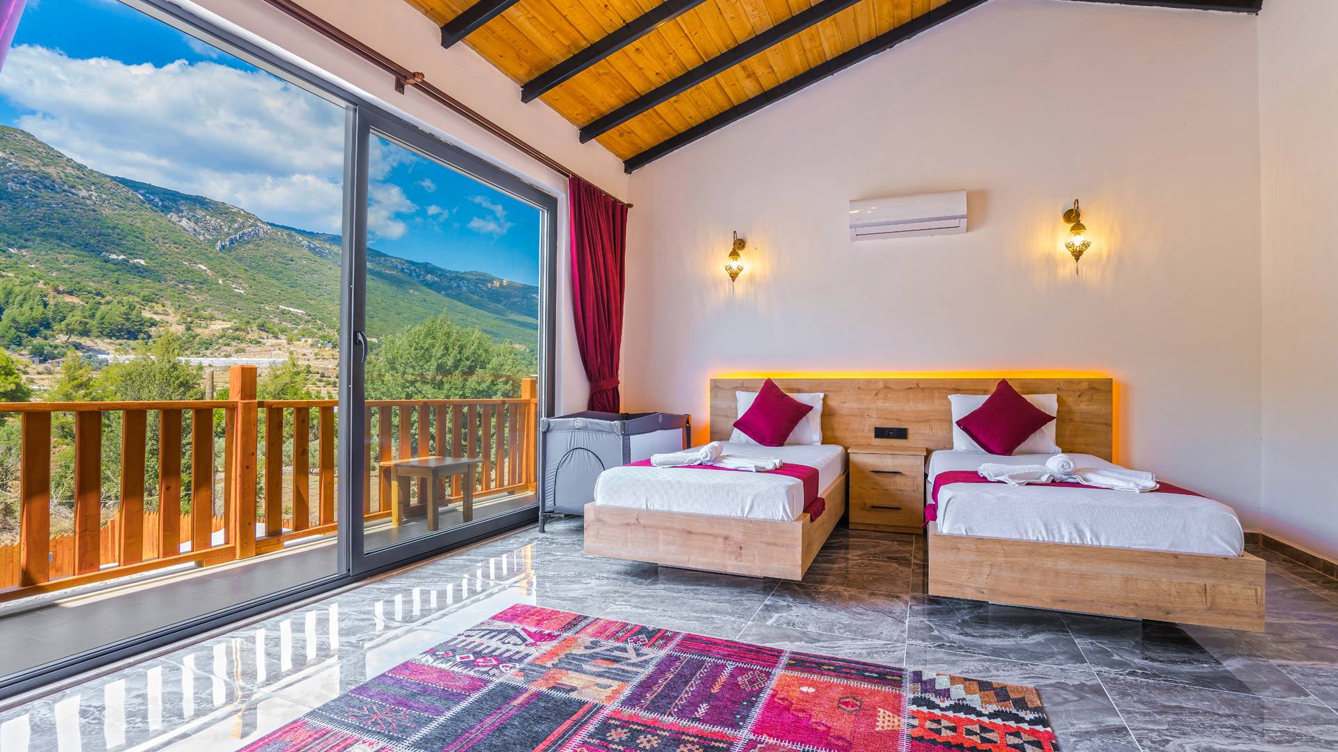 Kaş Hacıoğlan'da Geniş Bahçe İçerisinde, Özel Havuzlu, Lüks Taş Villa