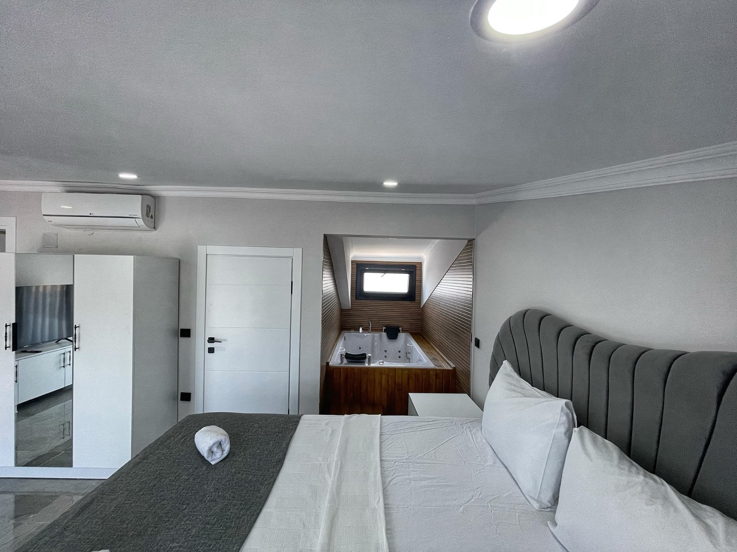 Fethiye Ölüdeniz'de Kalabalık Aileler için Uygun, Özel Havuzlu, Modern Villa
