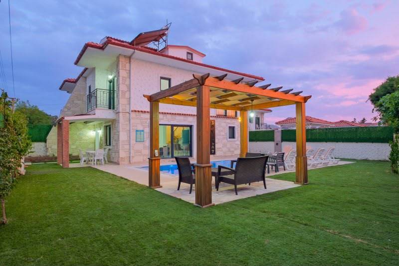 Ortaca Dalyan'da Geniş Ailelere Uygun, Özel Havuzlu, Şık Villa 46380