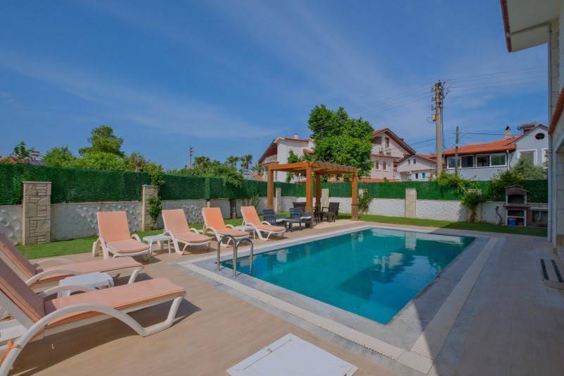 Ortaca Dalyan'da Geniş Ailelere Uygun, Özel Havuzlu, Şık Villa