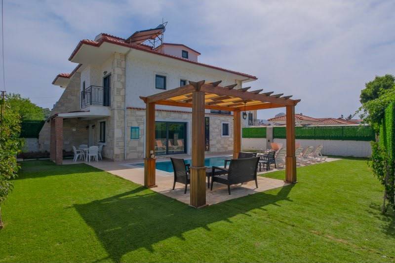 Ortaca Dalyan'da Geniş Ailelere Uygun, Özel Havuzlu, Şık Villa