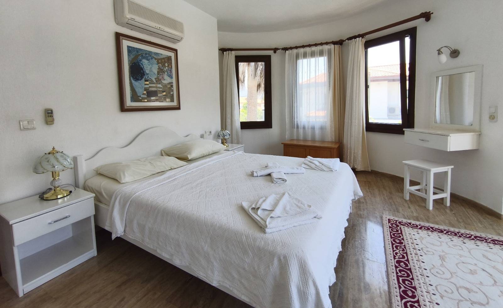 Ortaca Dalyan'da Geniş Alanlara Sahip, Özel Havuzlu, Konforlu Villa