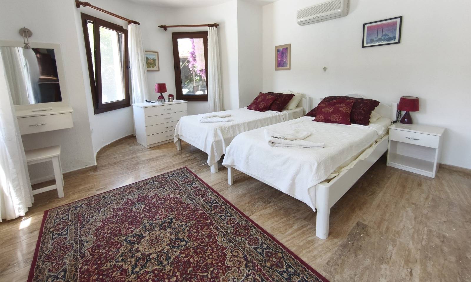 Ortaca Dalyan'da Geniş Alanlara Sahip, Özel Havuzlu, Konforlu Villa