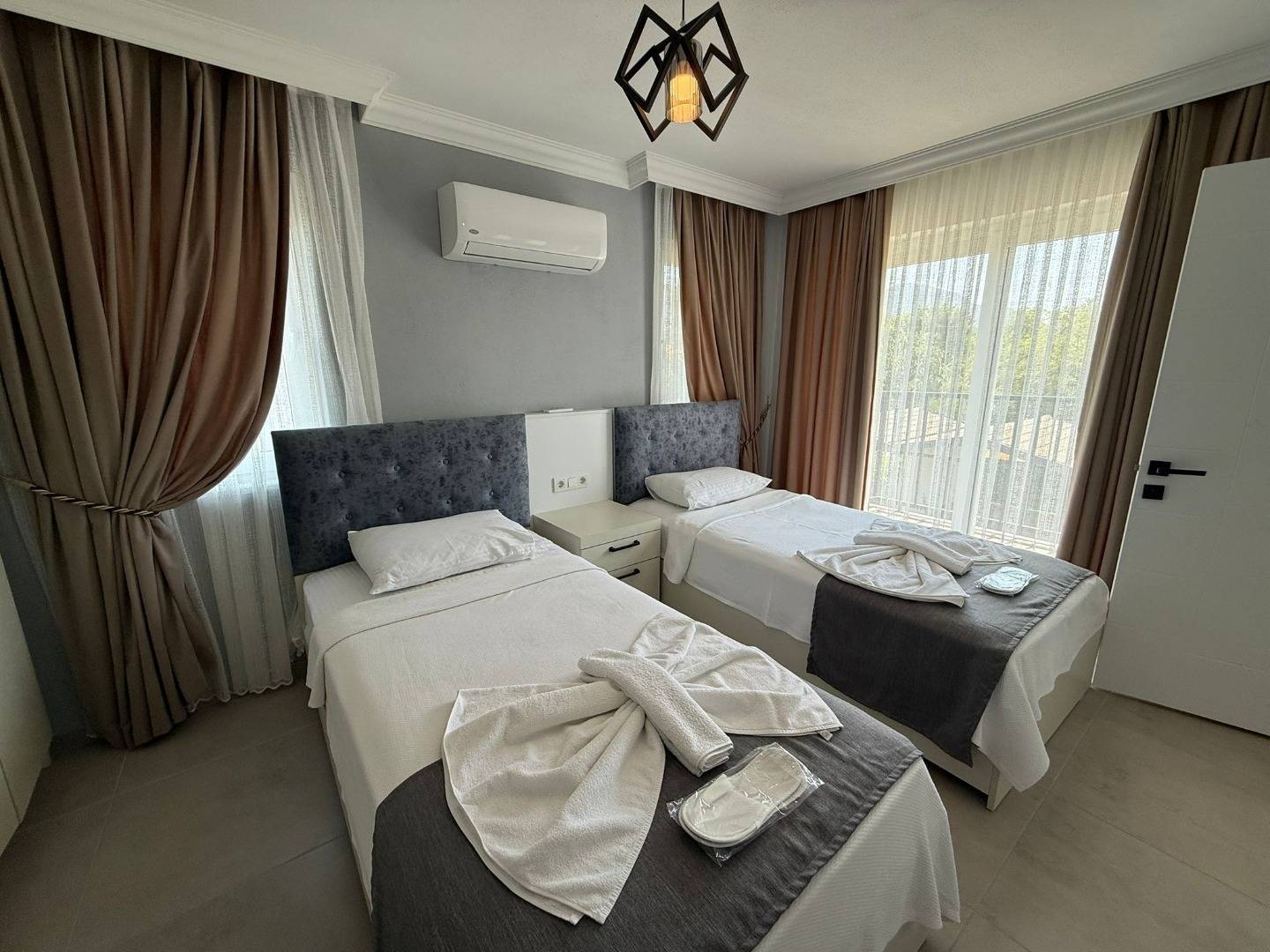 Ortaca Dalyan'da Geniş Bahçeli, Özel Havuzlu, Kiralık Villa