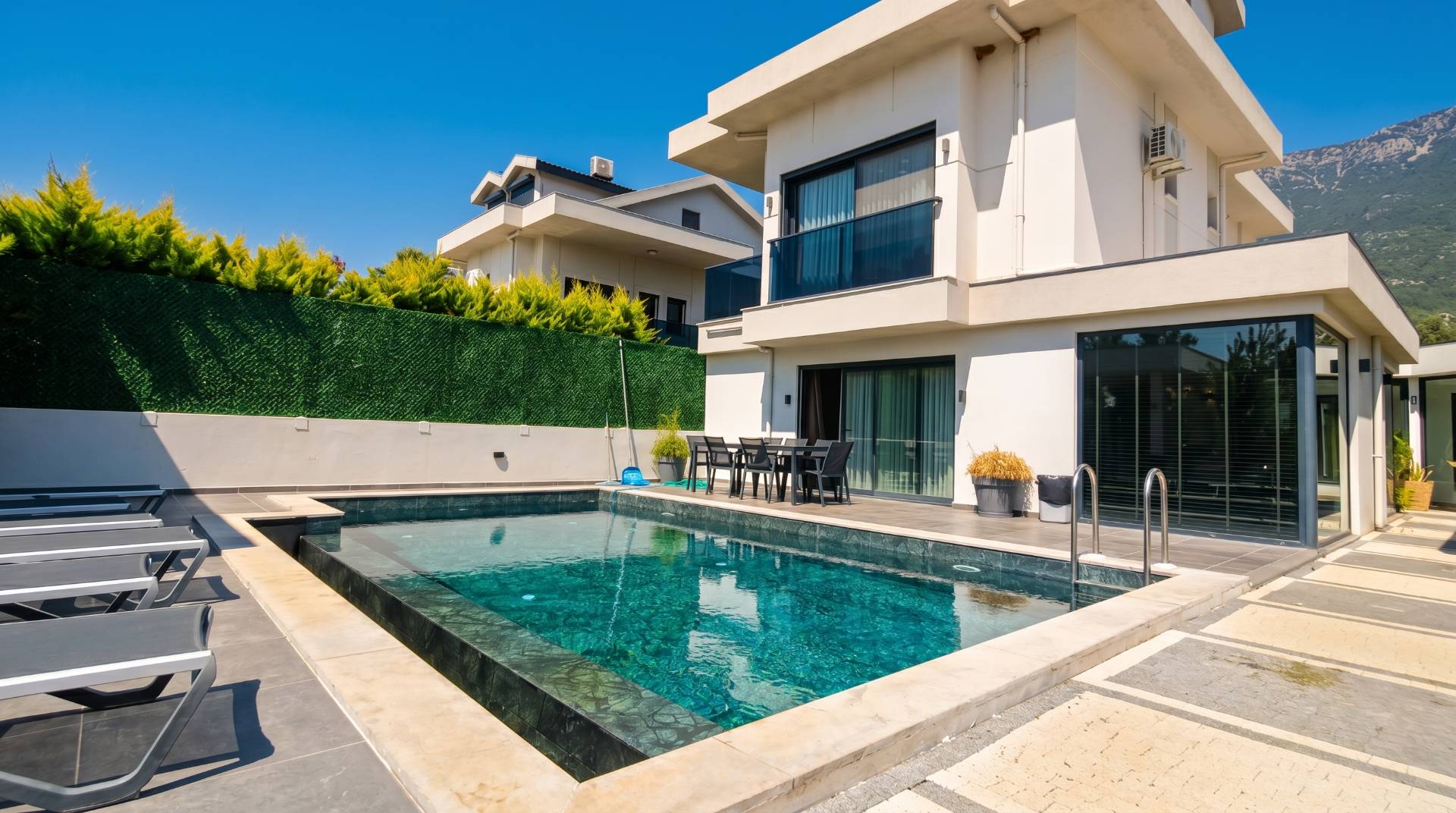 Fethiye Ölüdeniz'de Merkezi Konumda, Özel Havuzlu, Lüks Villa