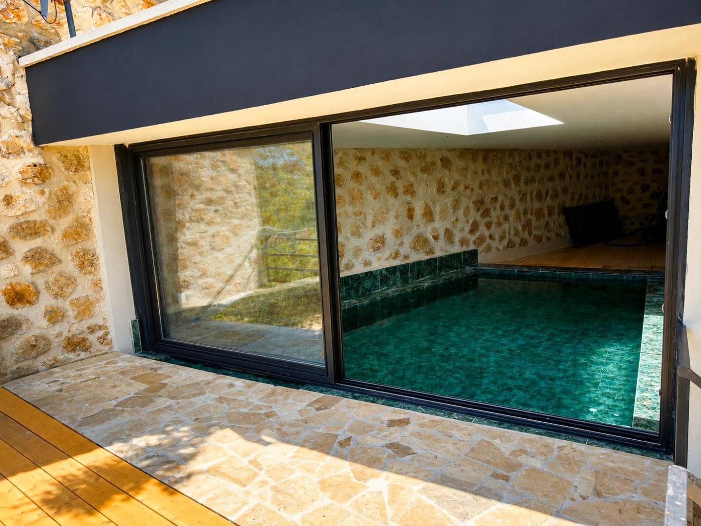 Kaş İkizce'de Balayı Çiftlerine Uygun, Kapalı Havuzlu, Korunaklı Villa