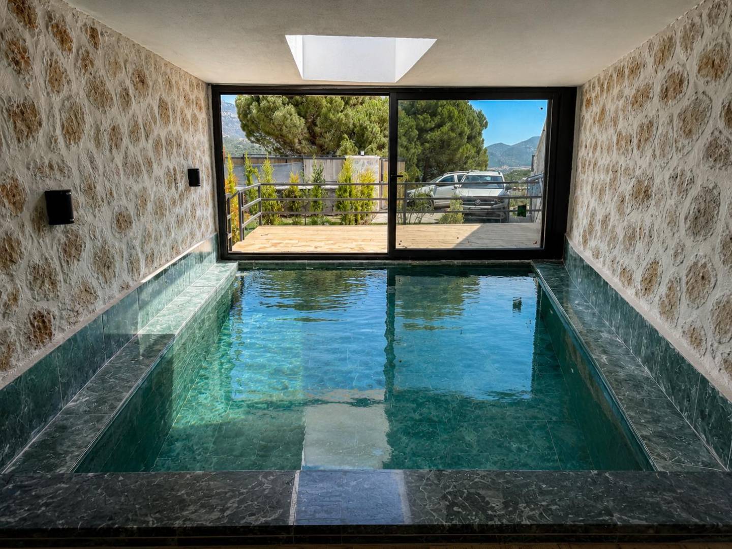 Kaş İkizce'de Balayı Çiftlerine Uygun, Kapalı Havuzlu, Korunaklı Villa