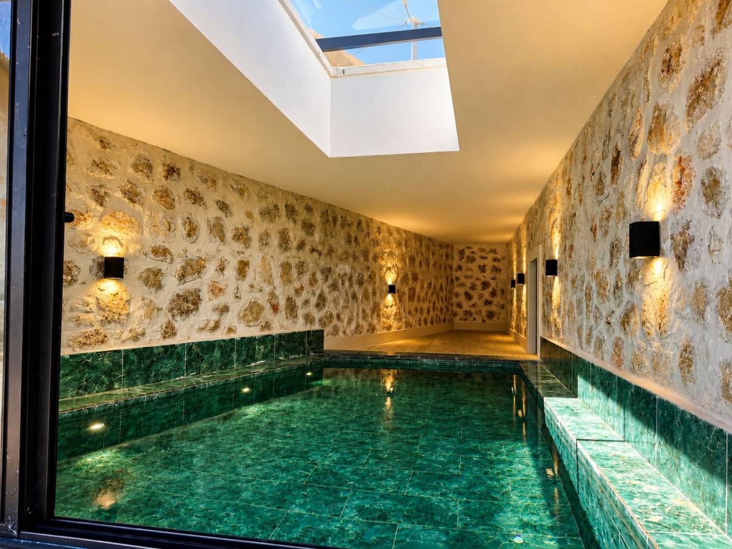Kaş İkizce'de Balayı Çiftlerine Uygun, Kapalı Havuzlu, Korunaklı Villa