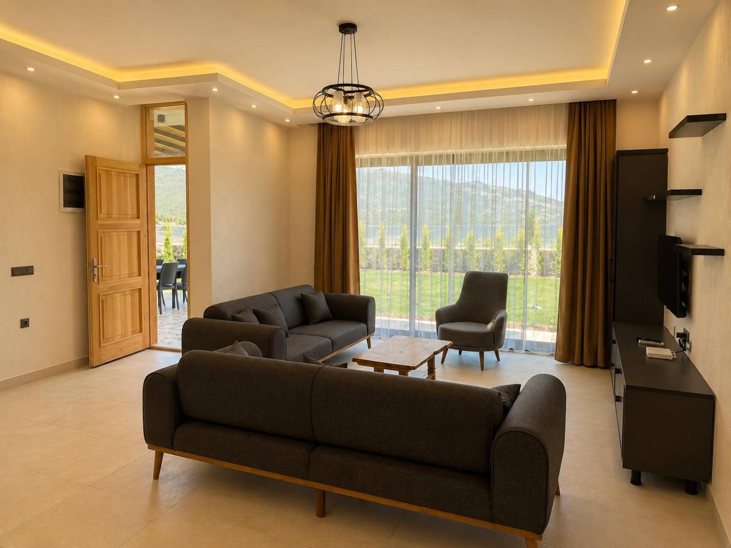 Kaş İkizce'de Balayı Çiftlerine Uygun, Kapalı Havuzlu, Korunaklı Villa