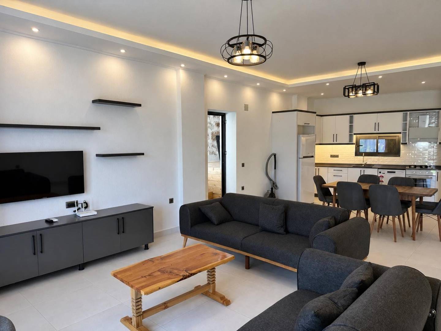 Kaş İkizce'de Balayı Çiftlerine Uygun, Kapalı Havuzlu, Korunaklı Villa