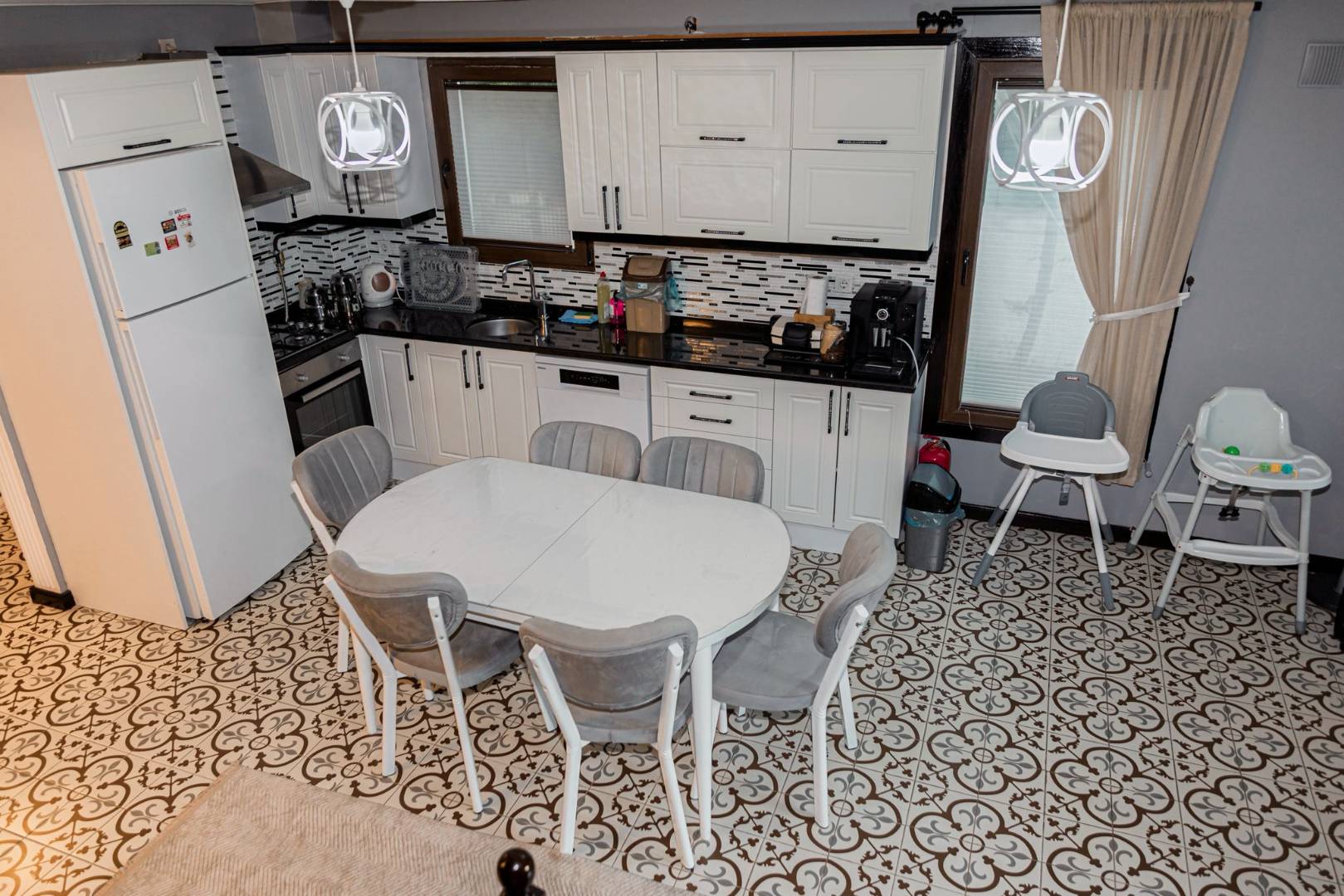 Sakarya Sapanca'da Göl Manzaralı, Isıtmalı ve Özel Havuzlu, Villa