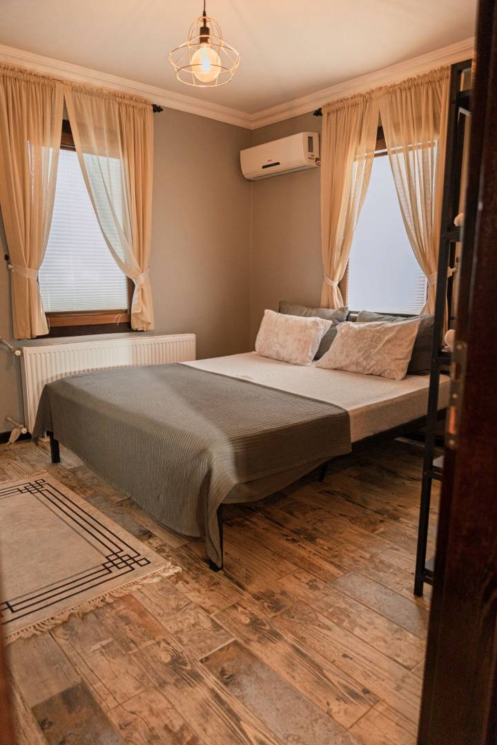 Sakarya Sapanca'da Göl Manzaralı, Isıtmalı ve Özel Havuzlu, Villa
