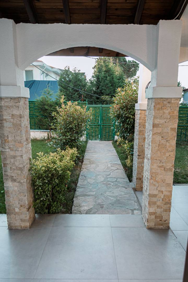 Sakarya Sapanca'da Göl Manzaralı, Isıtmalı ve Özel Havuzlu, Villa