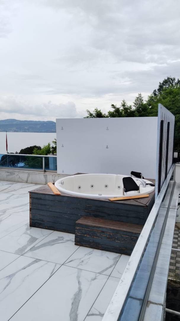 Sakarya Sapanca'da Göl Manzaralı, Özel Havuzlu, Jakuzili, Kiralık Villa