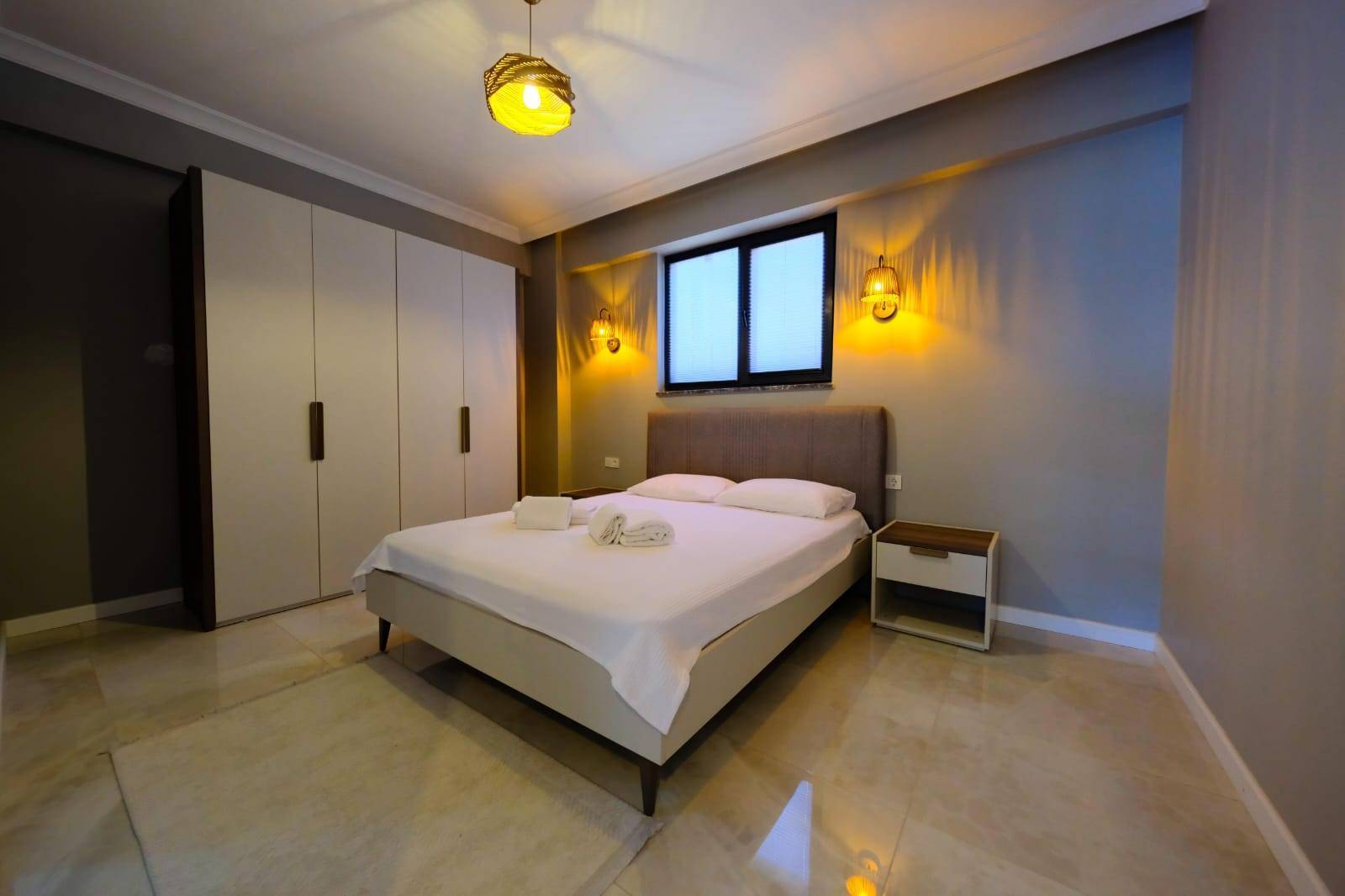 Sapanca Çayiçi'nde Modern Tasarımlı, Isıtmalı Özel Havuzlu, 4+1 Villa