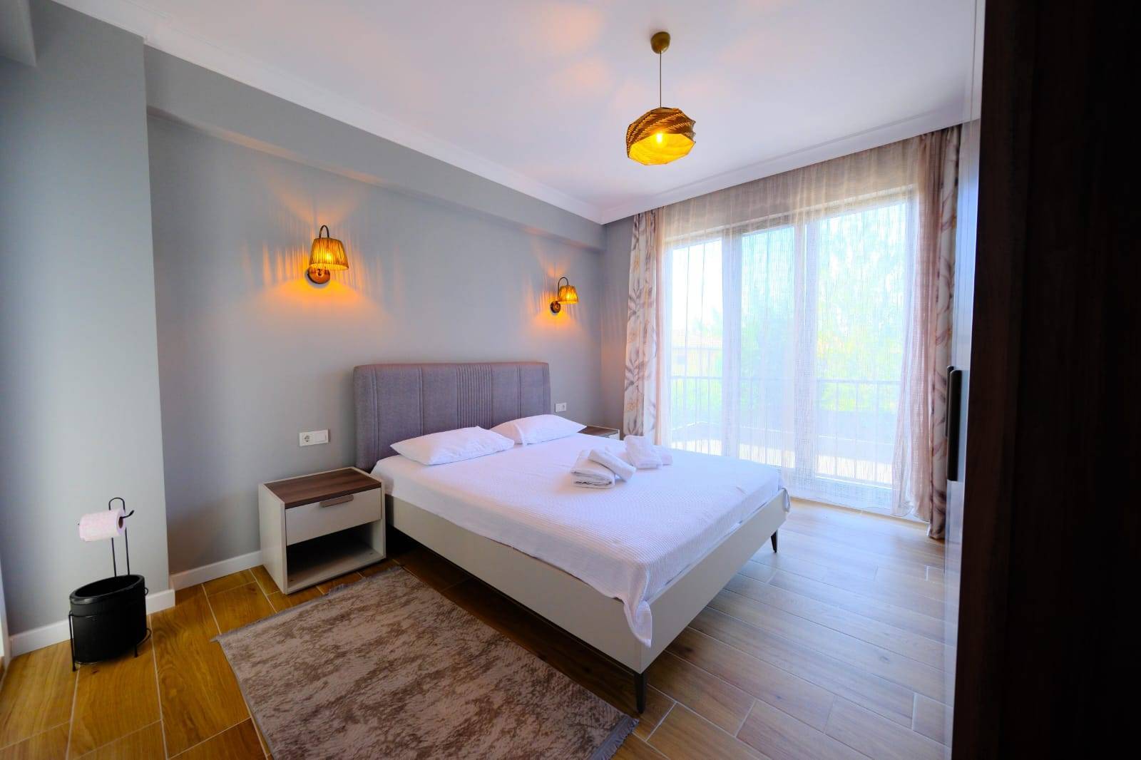 Sapanca Çayiçi'nde Modern Tasarımlı, Isıtmalı Özel Havuzlu, 4+1 Villa