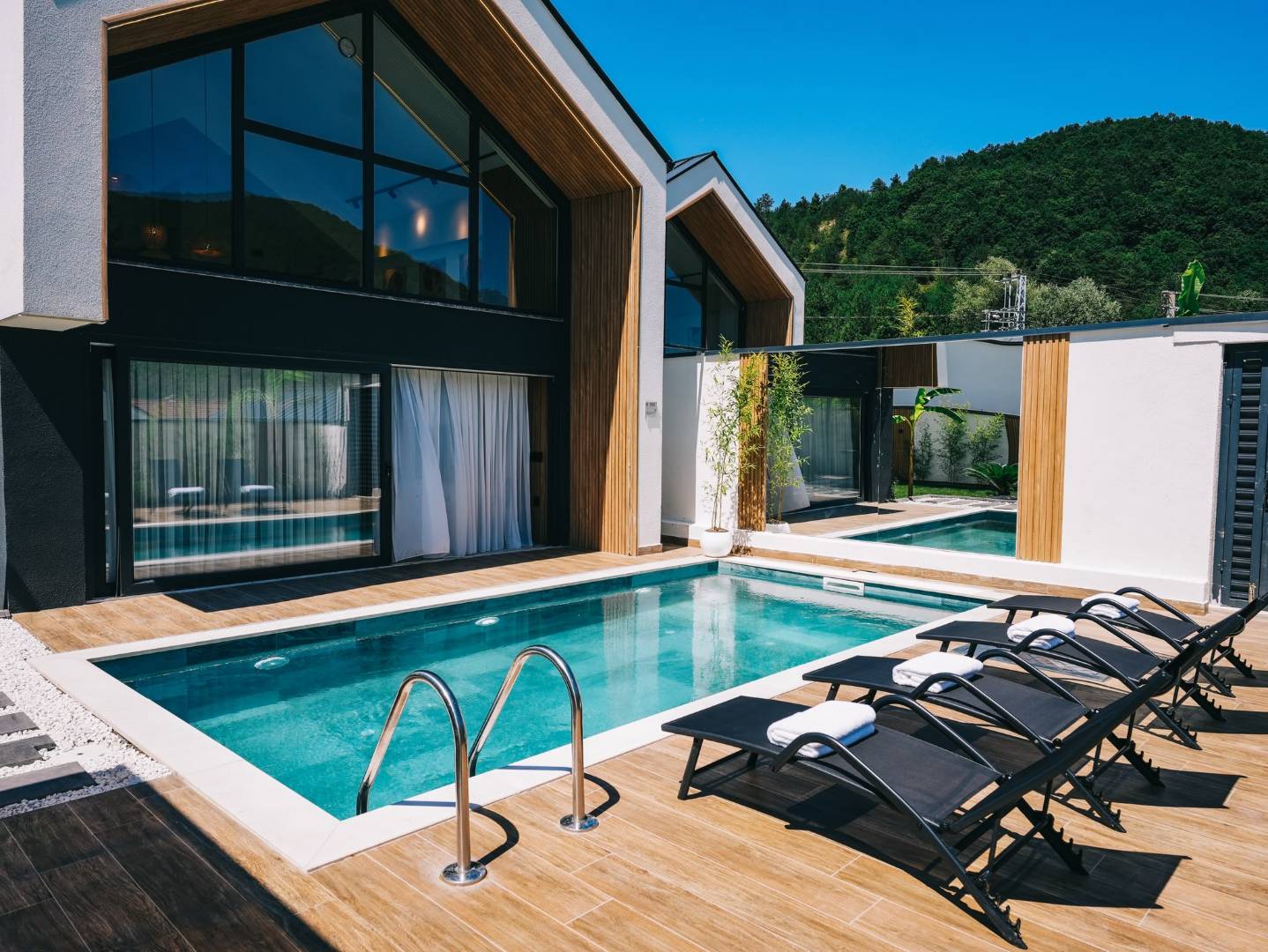 Sapanca Fevziye'de Balayı Çiftlerine Uygun, Isıtmalı Havuzlu, Lüks Villa 46470