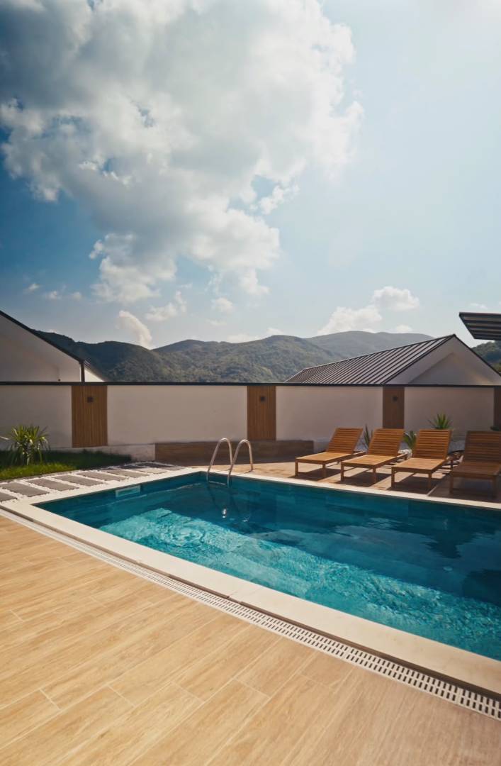 Sapanca Fevziye'de Sakin Konumda, Isıtmalı Havuzlu, Modern Villa