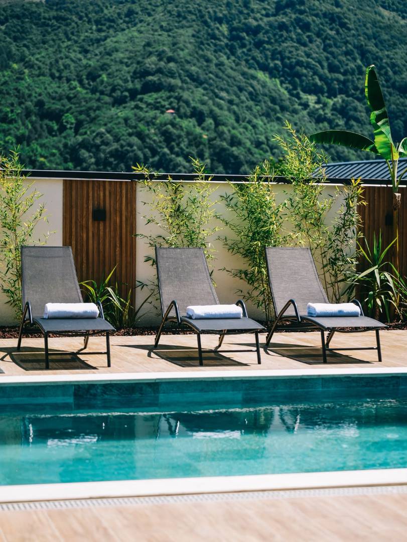 Sapanca Fevziye'de Sakin Konumda, Isıtmalı Havuzlu, Modern Villa