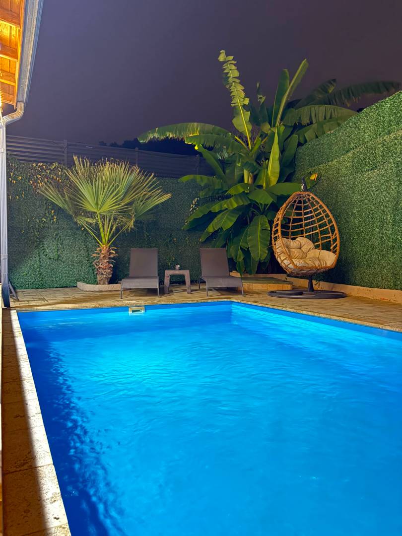 Sapanca Göl'de Merkezi Konumda, Isıtmalı Havuzlu, Kiralık Bungalov