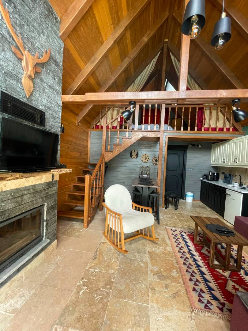 Sapanca Göl'de Merkezi Konumda, Isıtmalı Havuzlu, Kiralık Bungalov