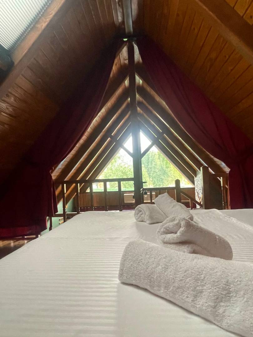 Sapanca Göl'de Merkezi Konumda, Isıtmalı Havuzlu, Kiralık Bungalov