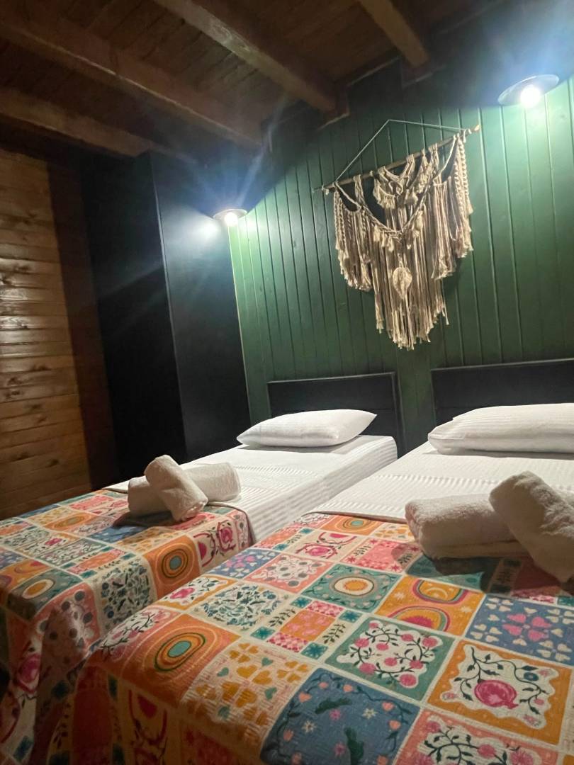Sapanca Göl'de Merkezi Konumda, Isıtmalı Havuzlu, Kiralık Bungalov