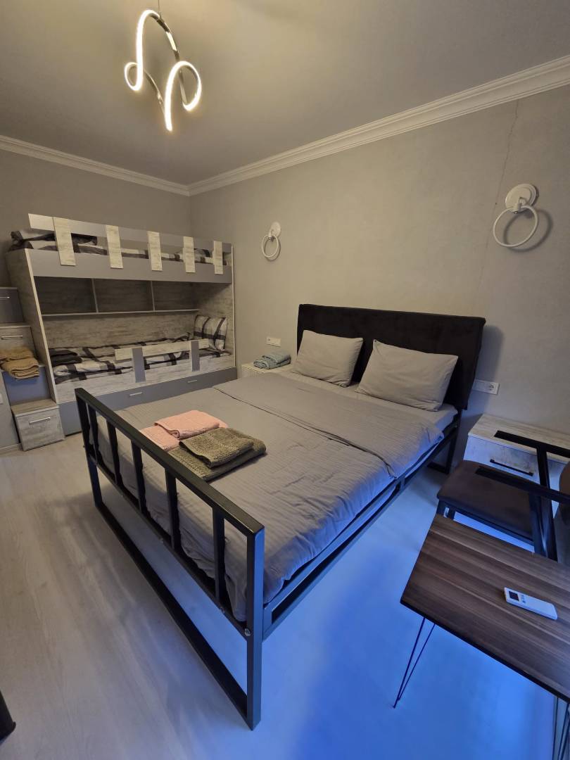 Sapanca Güldibi'nde Yemyeşil Bahçede, Özel Havuzlu, Taş Villa 