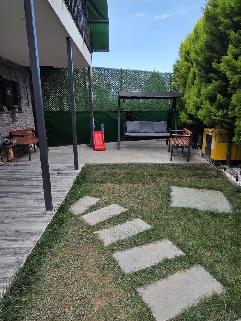 Sapanca Güldibi'nde Yemyeşil Bahçede, Özel Havuzlu, Taş Villa 