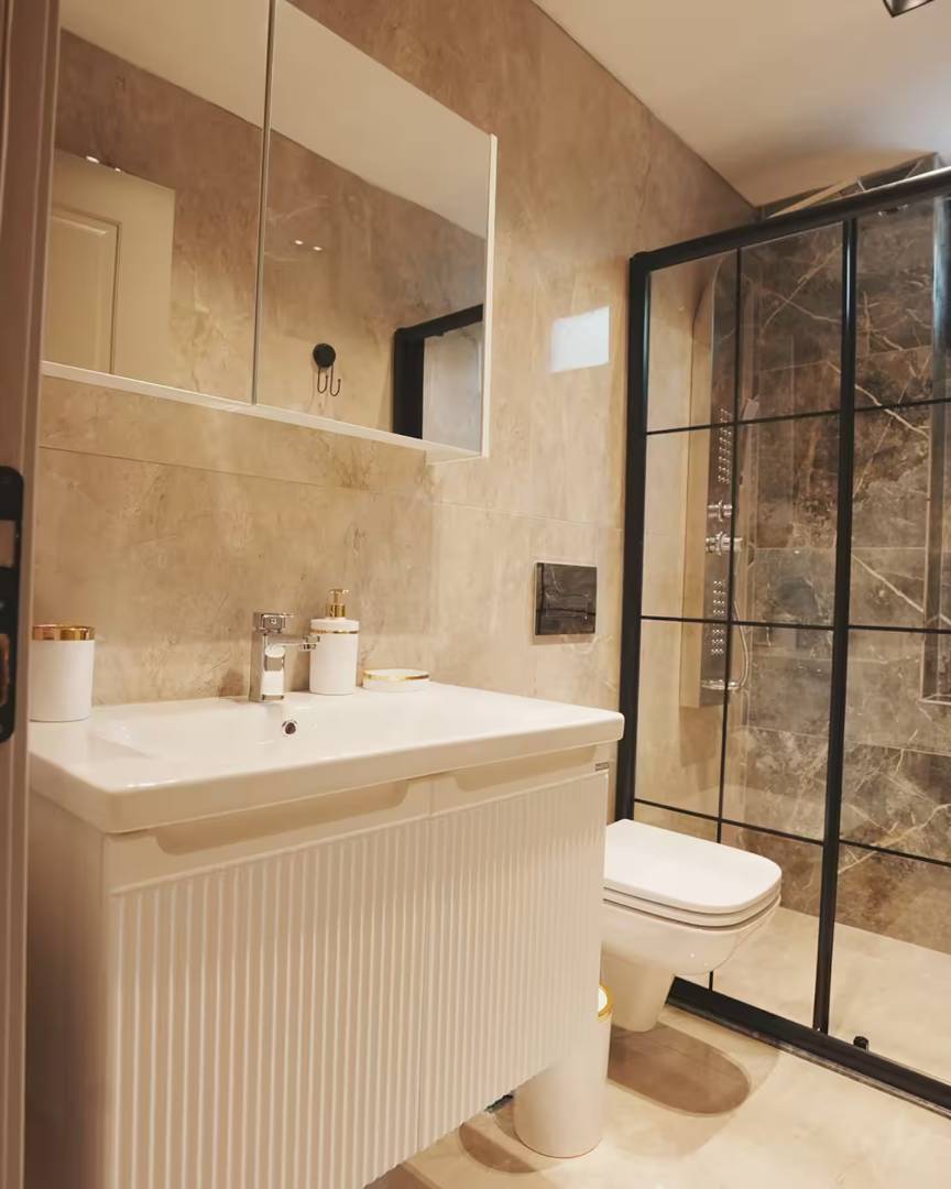 Sapanca İkramiye'de Geniş Bahçeli, Özel Havuzlu, Lüks Tasarımlı Villa