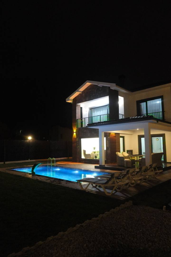 Sapanca Kırkpınar'da Huzurlu Doğa İçerisinde, Özel Havuzlu, Bahçeli Villa