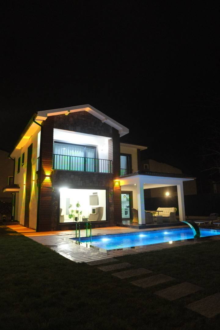 Sapanca Kırkpınar'da Huzurlu Doğa İçerisinde, Özel Havuzlu, Bahçeli Villa