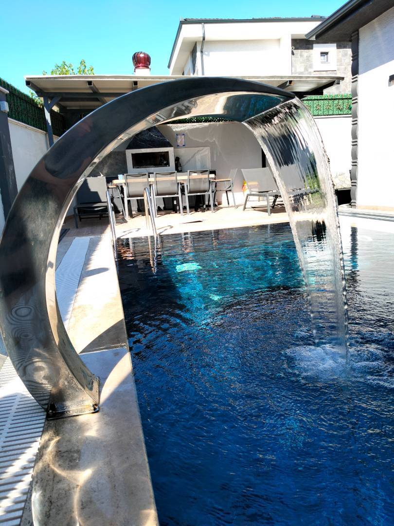 Sapanca Kırkpınar'da Merkeze Yakın, Özel Havuzlu, Modern Villa