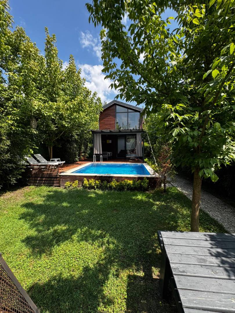 Sapanca Kırkpınar'da Merkezi Konumda, Isıtmalı Havuzlu, Kiralık Bungalov