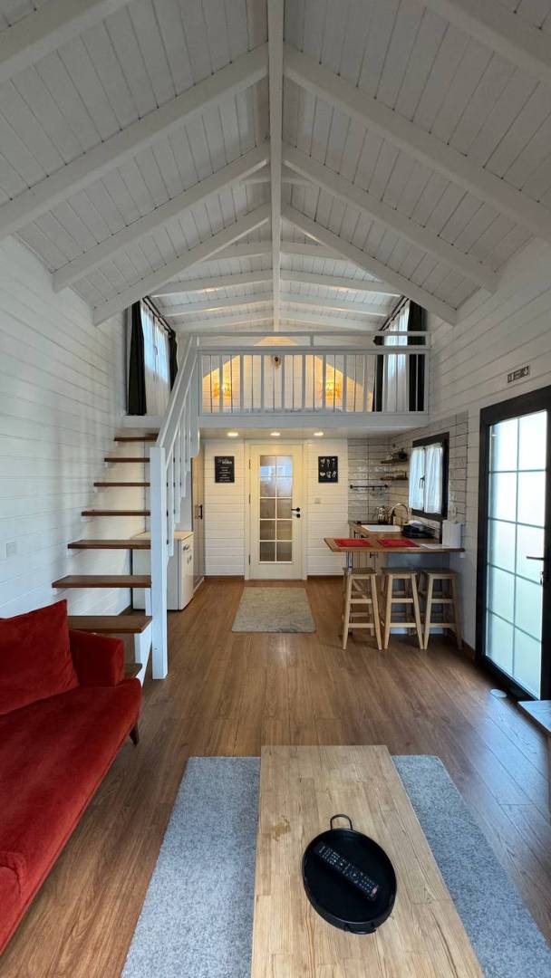 Sapanca Kırkpınar'da Minimalist Tasarımlı, Isıtmalı Havuzlu, 1+1 Tiny House