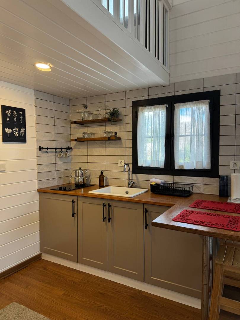 Sapanca Kırkpınar'da Minimalist Tasarımlı, Isıtmalı Havuzlu, 1+1 Tiny House