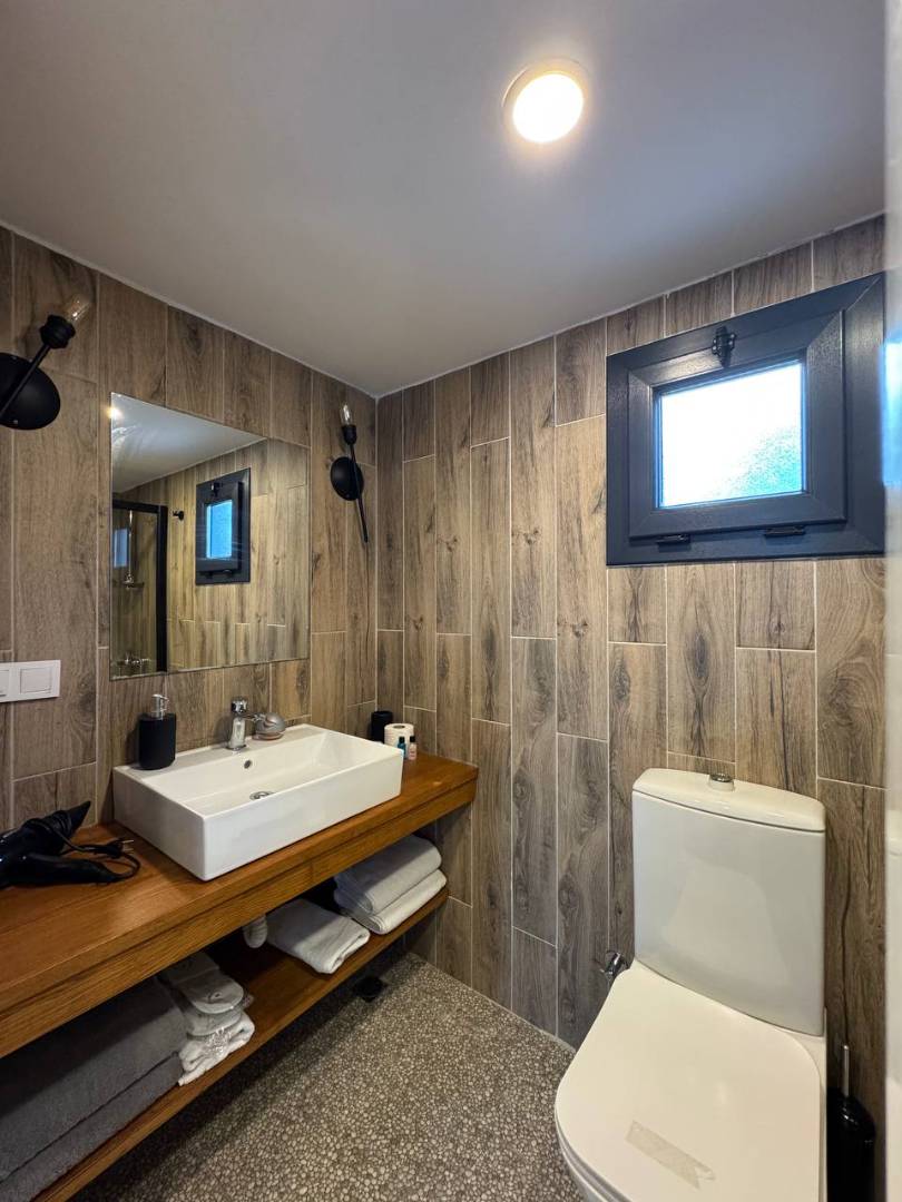 Sapanca Kırkpınar'da Minimalist Tasarımlı, Isıtmalı Havuzlu, 1+1 Tiny House