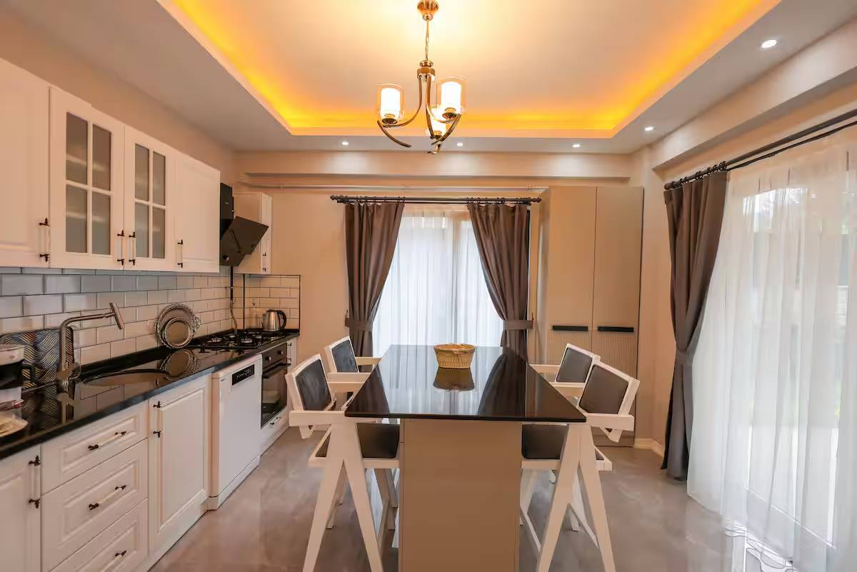 Sapanca Kırkpınar'da Muhteşem Doğada, Isıtmalı Havuzlu, Bahçeli Villa