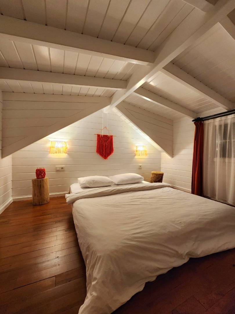 Sapanca Kırkpınar'da Muhteşem Doğafa, Isıtmalı Havuzlu, Konforlu Tiny House