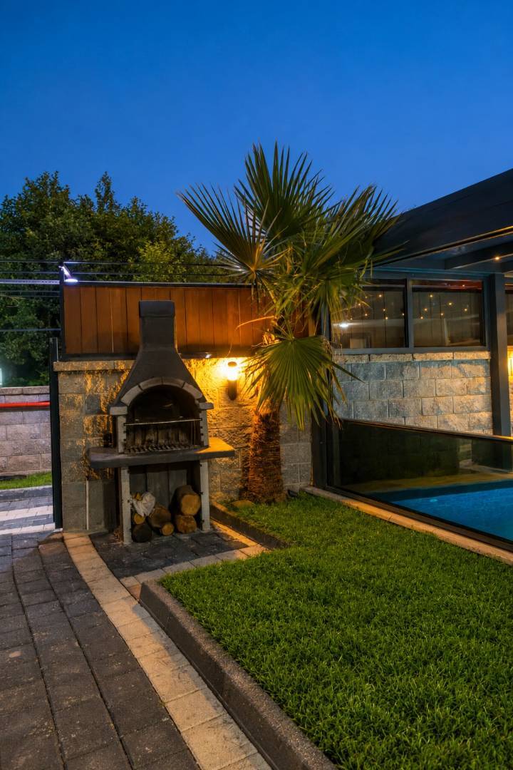 Sapanca Kırkpınar'da Nezih Konumda, Isıtmalı Havuzlu, Lüks Villa