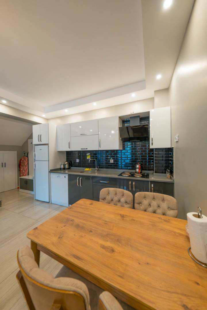 Sapanca Kırkpınar'da Nezih Konumda, Isıtmalı Havuzlu, Lüks Villa